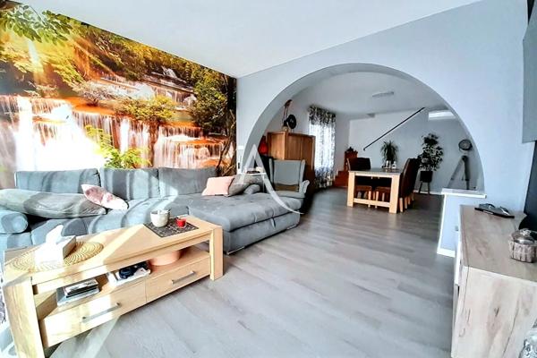 Élégante maison familiale rénovée au coeur de Saint-Pierre-du-Mont