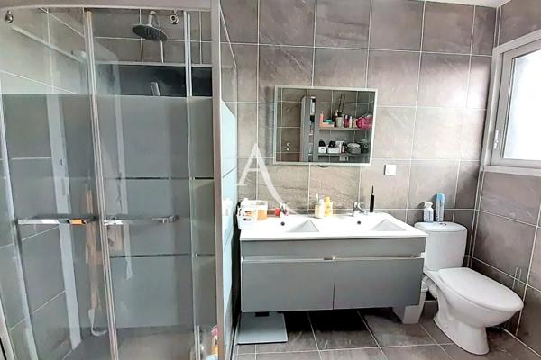 Élégante maison familiale rénovée au coeur de Saint-Pierre-du-Mont