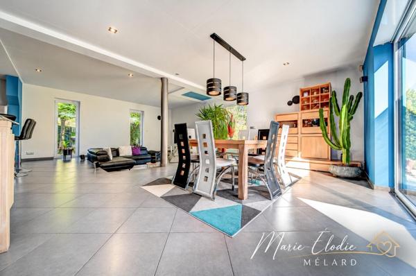 MAISON D’ARCHITECTE – 217 m² – 5 CHAMBRES –1BUREAU – PISCINE CHAUFFÉE – 16,16 ARES