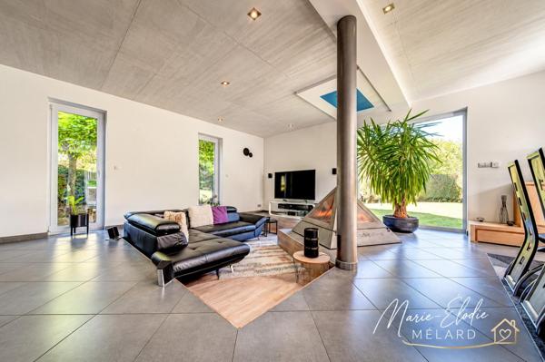 MAISON D’ARCHITECTE – 217 m² – 5 CHAMBRES –1BUREAU – PISCINE CHAUFFÉE – 16,16 ARES