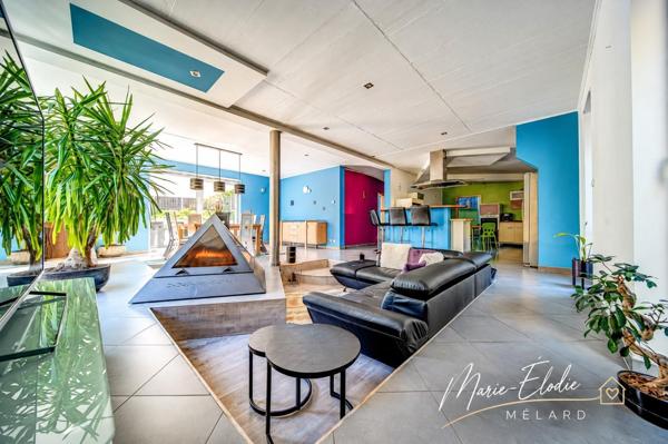 MAISON D’ARCHITECTE – 217 m² – 5 CHAMBRES –1BUREAU – PISCINE CHAUFFÉE – 16,16 ARES