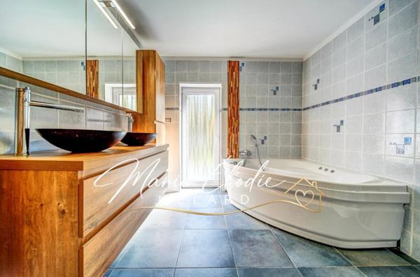 MAISON D’ARCHITECTE – 217 m² – 5 CHAMBRES –1BUREAU – PISCINE CHAUFFÉE – 16,16 ARES