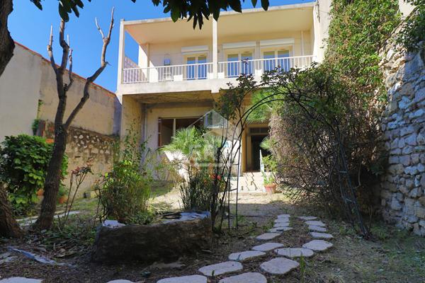 A vendre Maison individuelle 113 m² avec jardin, grand garage et fort potentiel  Marseille 10e