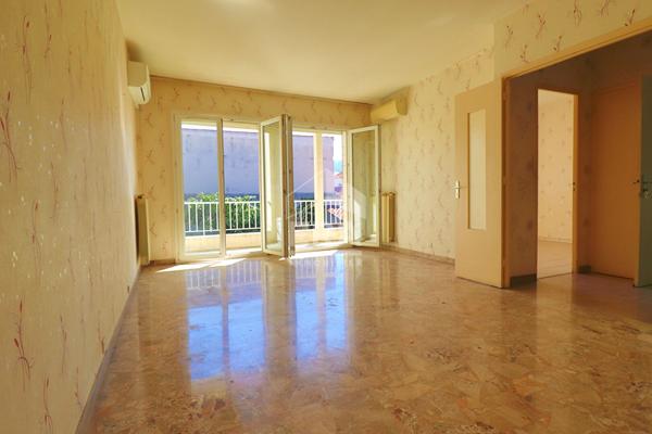 A vendre Maison individuelle 113 m² avec jardin, grand garage et fort potentiel  Marseille 10e