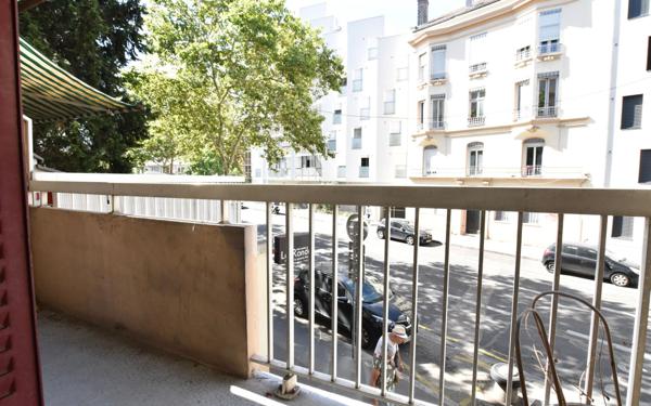 Appartement à vendre    3 pièces • 61,43 m2 Lyon 8