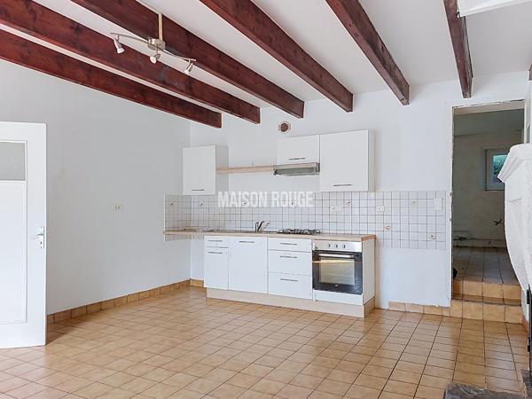 Maison à vendre maison en pierre centre bourg.