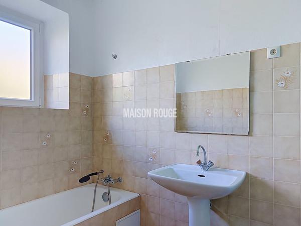 Maison à vendre maison en pierre centre bourg.