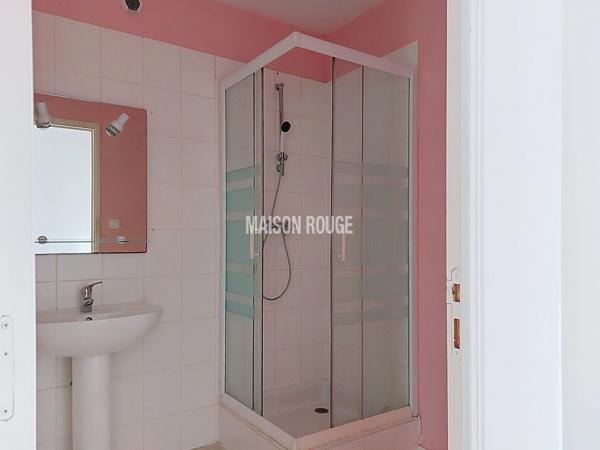 Maison à vendre maison en pierre centre bourg.