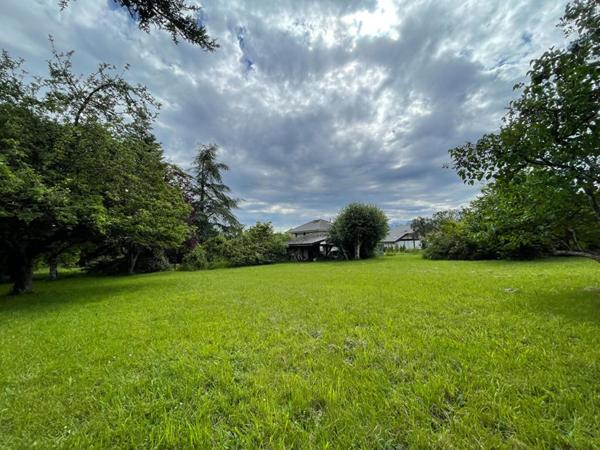 Exclusivité EXCENEVEX Terrain constructible 1.210 m² proche Lac (74140)