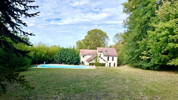 Maison
         13 pièces
        - 360 m² Bien prestige 849 000 € *