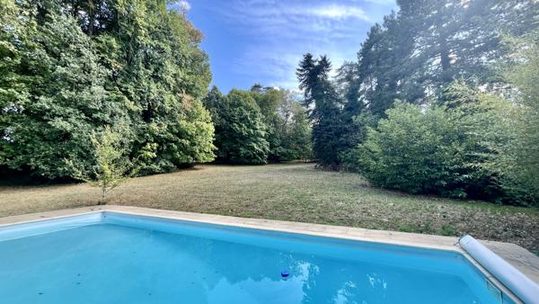 Maison
         13 pièces
        - 360 m² Bien prestige 849 000 € *