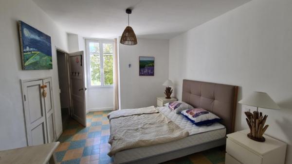 Maison de village avec local commercial et 3 appartements