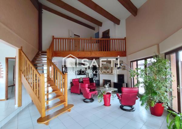 Maison d'architecte proche des axes routiers