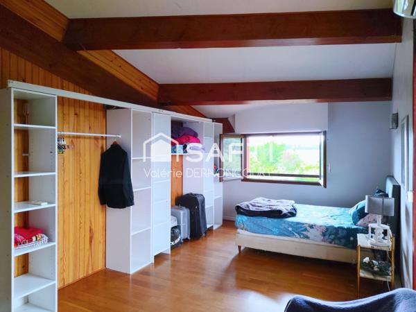 Maison d'architecte proche des axes routiers