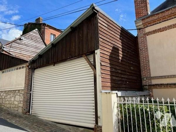 ORBEC RARE A LA VENTE JOLIE MAISON DE CENTRE VILLE AVEC JARDIN ET COMMERCES A PIED