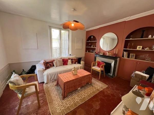 ORBEC RARE A LA VENTE JOLIE MAISON DE CENTRE VILLE AVEC JARDIN ET COMMERCES A PIED