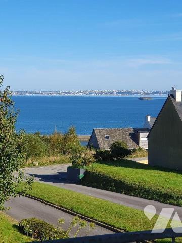 LANVEOC - Belle maison traditionnelle bien tenue offrant une vue panoramique sur la rade de Bre...
