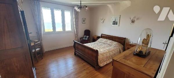 LANVEOC - Belle maison traditionnelle bien tenue offrant une vue panoramique sur la rade de Bre...