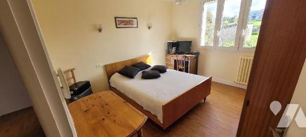 LANVEOC - Belle maison traditionnelle bien tenue offrant une vue panoramique sur la rade de Bre...