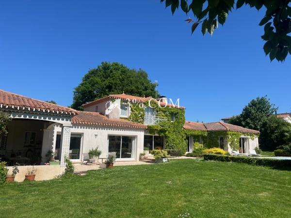 Propriete 8 pièce(s) 6 chambre(s) 235 m²