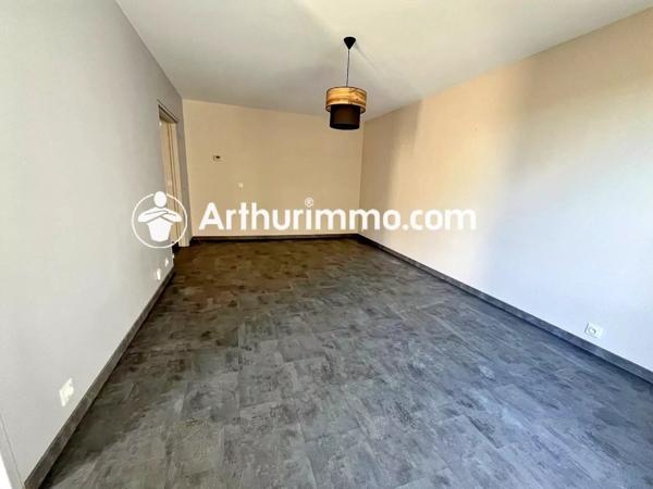 Location                                                      Appartement
                        
                     3 pièces                      73 m2                     à Savigny-le-Temple