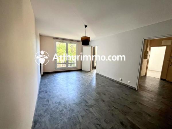 Location                                                      Appartement
                        
                     3 pièces                      73 m2                     à Savigny-le-Temple