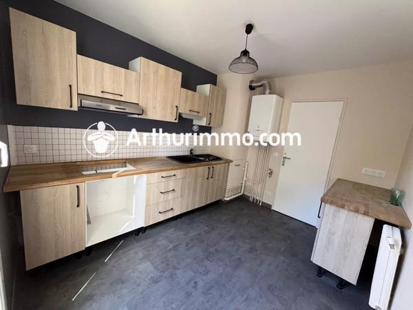 Location                                                      Appartement
                        
                     3 pièces                      73 m2                     à Savigny-le-Temple