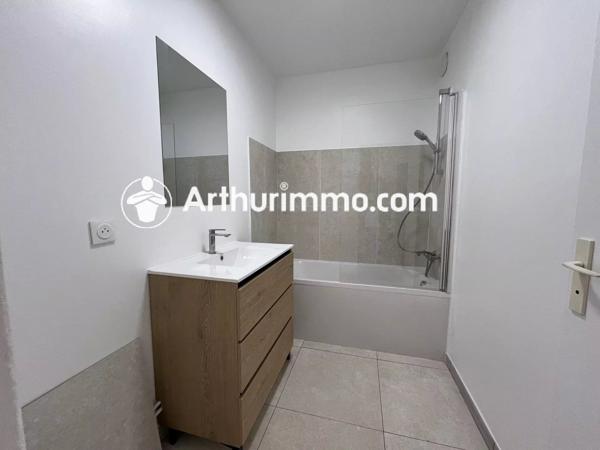 Location                                                      Appartement
                        
                     3 pièces                      73 m2                     à Savigny-le-Temple