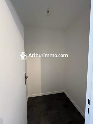 Location                                                      Appartement
                        
                     3 pièces                      73 m2                     à Savigny-le-Temple