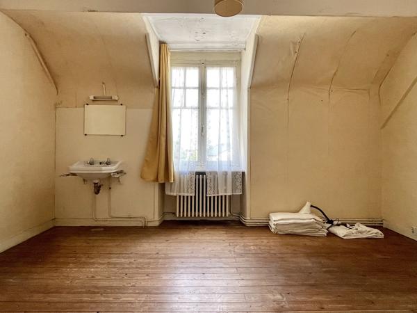 Maison en pierre proche des commerces et de la mer