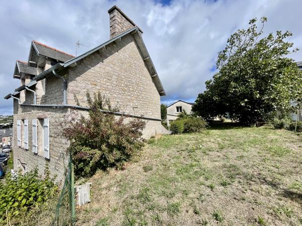 Maison en pierre proche des commerces et de la mer
