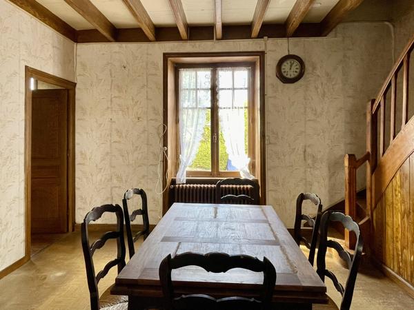 Maison en pierre proche des commerces et de la mer