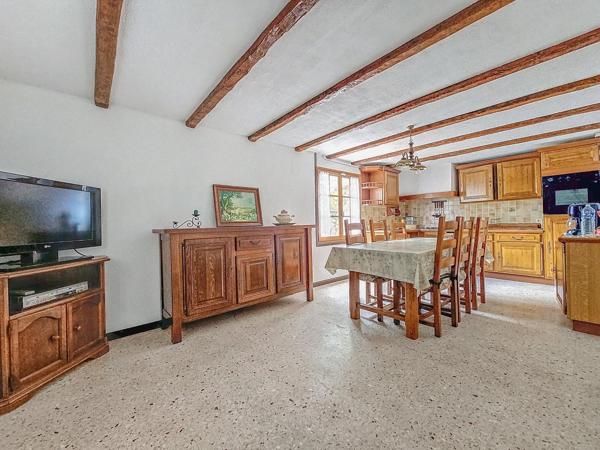 Superbe maison traditionnelle avec garage et piscine sur les hauteurs