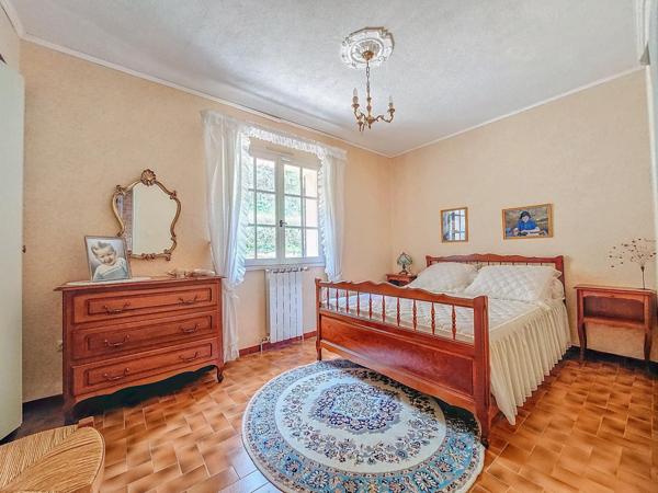 Superbe maison traditionnelle avec garage et piscine sur les hauteurs