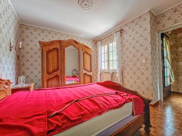 Superbe maison traditionnelle avec garage et piscine sur les hauteurs