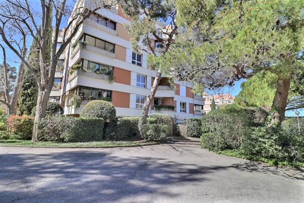 Marseille (13009) Résidence le floralia, grand appartement T379m2 avec balcon, véranda et parking