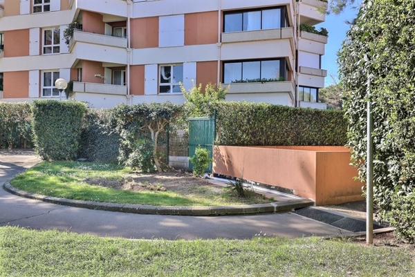 Marseille (13009) Résidence le floralia, grand appartement T379m2 avec balcon, véranda et parking