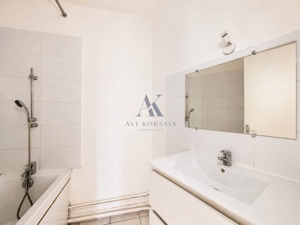 Villeurbanne – Appartement T4 72 m², 3 chambres avec parking et cave