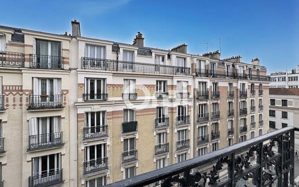 Appartement à vendre    3 pièces • 54,54 m2 Paris 15