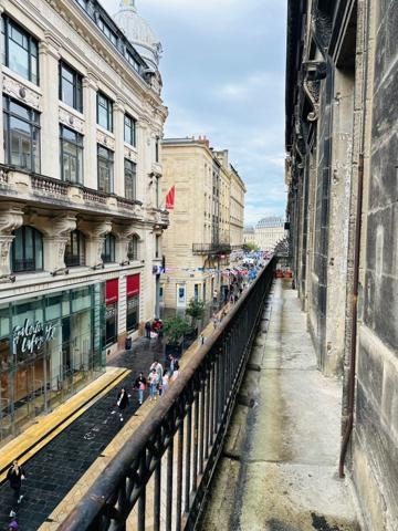 A vendre : Bel Appartement en plein Centre de Bordeaux à 50 m de la Place de la Comédie et du Grand Théatre