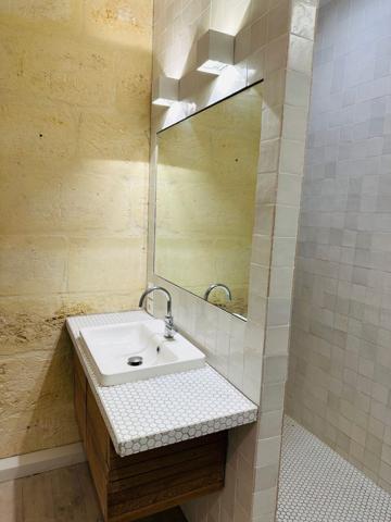 A vendre : Bel Appartement en plein Centre de Bordeaux à 50 m de la Place de la Comédie et du Grand Théatre