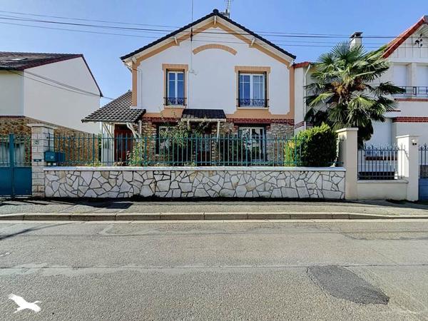 Maison 644 000 € Poissy 7 p 150 m² DPE E