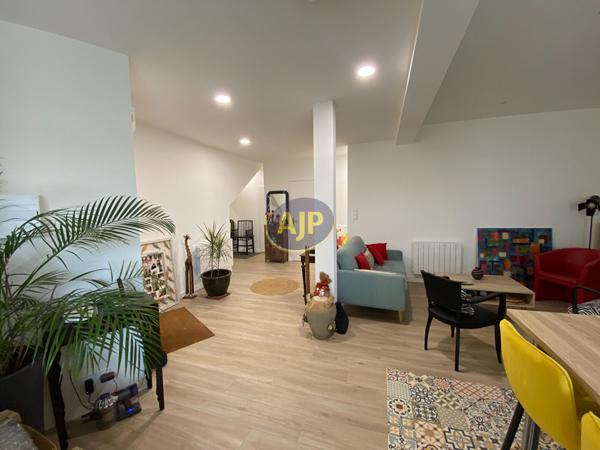 Appartement à louer Pontivy : 3 pièces, 80m² avec 2 chambre(s) à 716€ - AJP Immobilier Pontivy