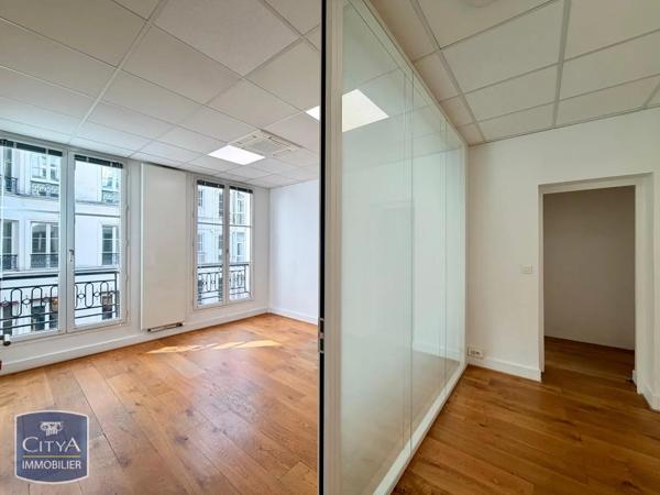 Local professionnel à louer 264m²