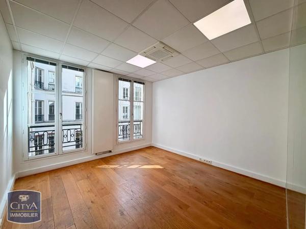 Local professionnel à louer 264m²