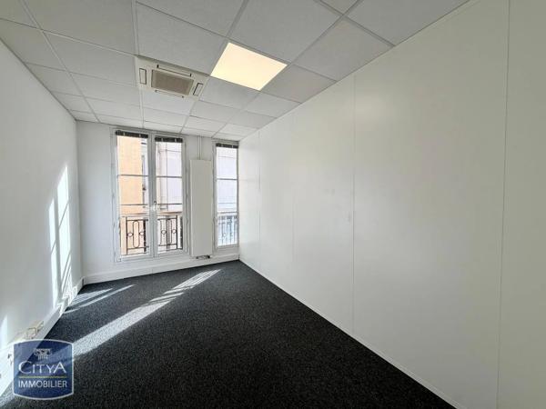 Local professionnel à louer 264m²