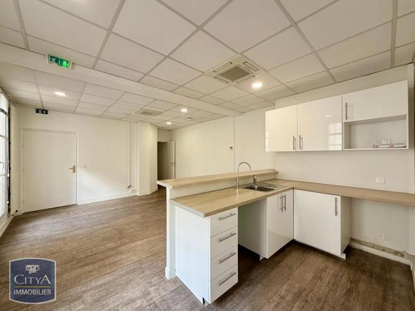 Local professionnel à louer 264m²