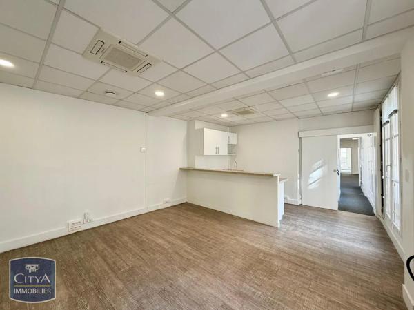 Local professionnel à louer 264m²