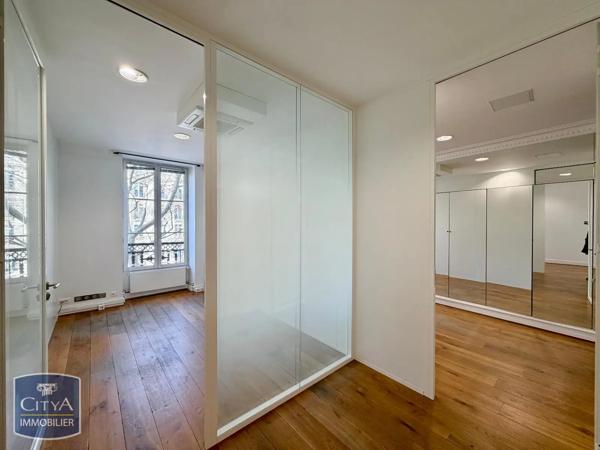 Local professionnel à louer 264m²