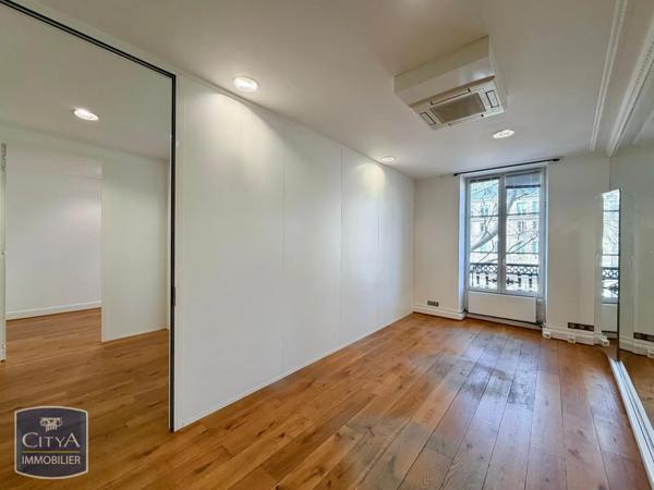 Local professionnel à louer 264m²